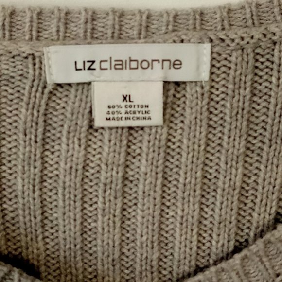 Women's Cable Knit Sweater XL Grey Liz Claiborne V-Neck Button detail EXC - Picture 7 of 9